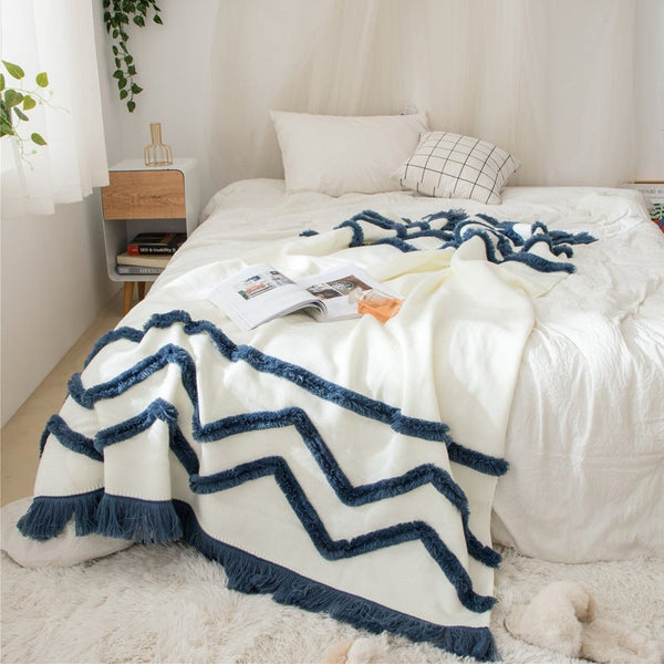 Blankets 130 X 160Cm Cozy Throw White With Blue Tribal Pattern